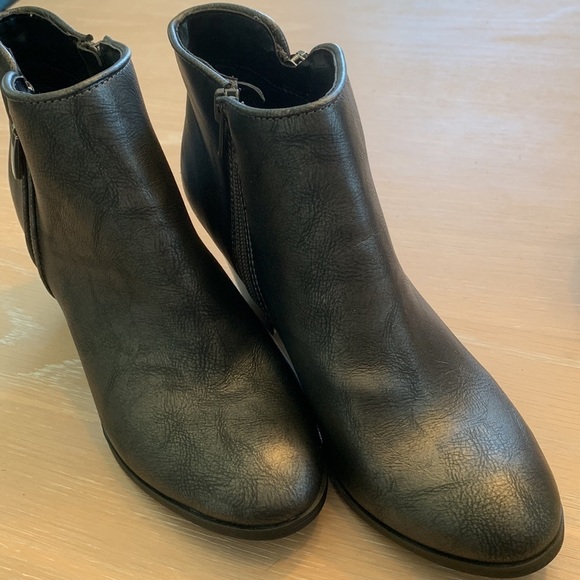 Style & Co Daniel Booties in Size 6M, inside zippers, new in box - Picture 2 of 10